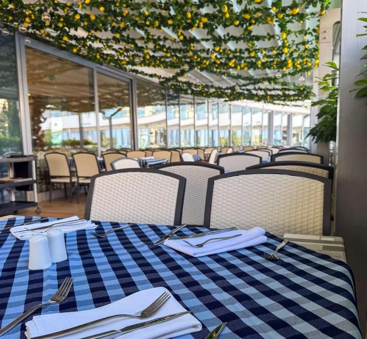 Astoria Hotel All Inclusive- Private Beach & Beach Club 골든샌드